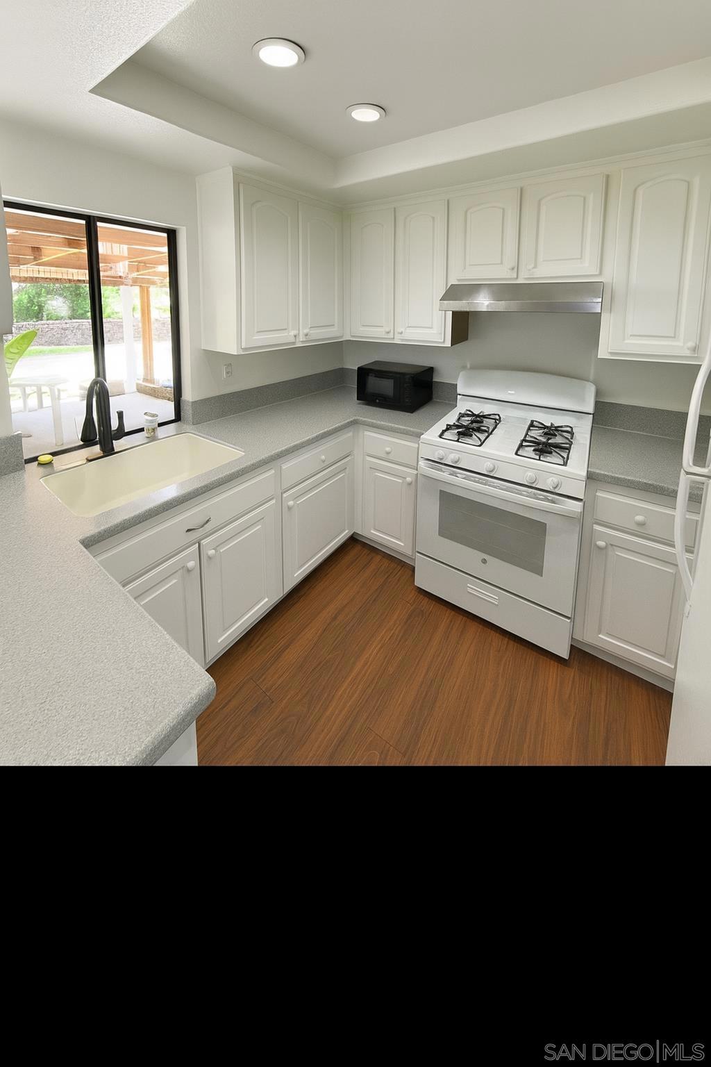 3775 Kenwood Ct