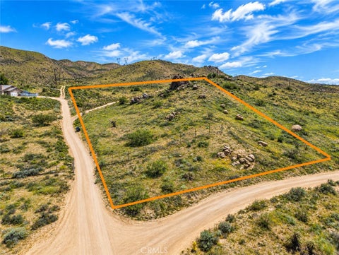 Photo of 46 Loma Vista Road, Apple Valley, CA 92307 (MLS # OC26227845)