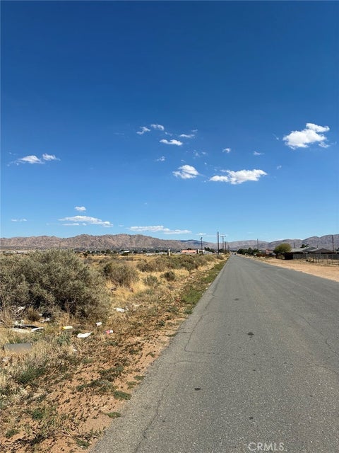 Photo of 0 Otoe, Apple Valley, CA 92307 (MLS # HD26220751)