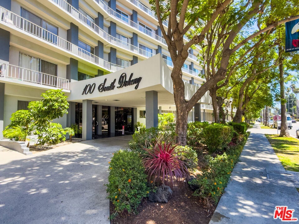 100 S Doheny Drive