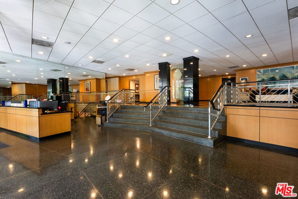 100 S Doheny Drive 811, Los Angeles CA 90048