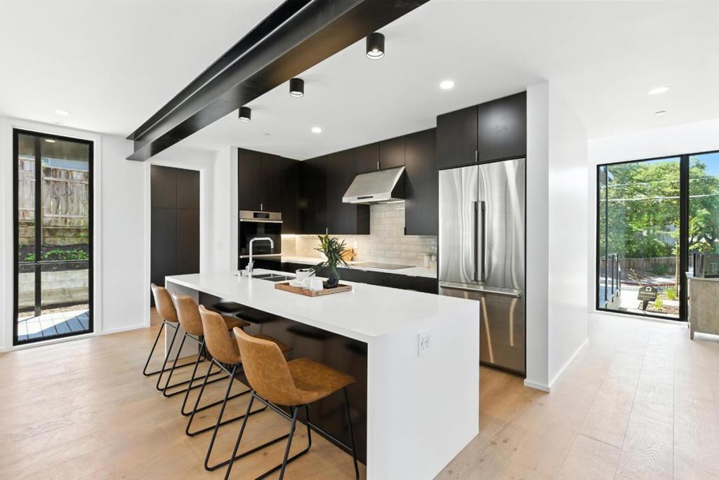 369 La Cuesta Drive