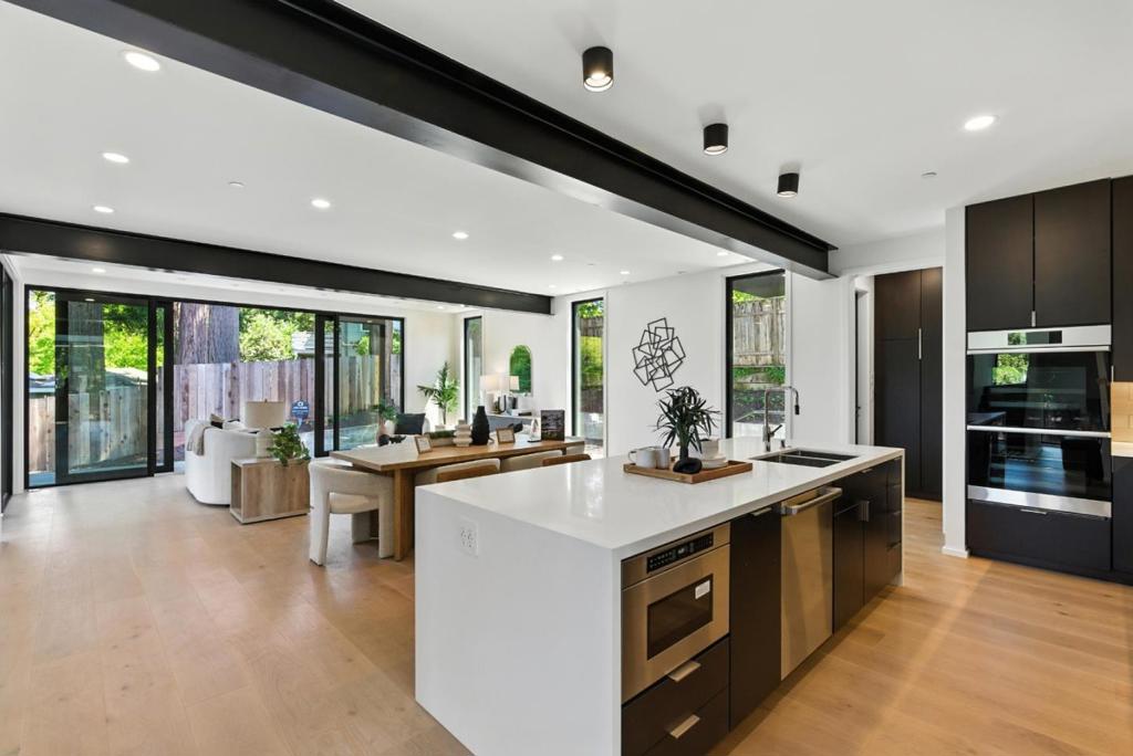 369 La Cuesta Drive