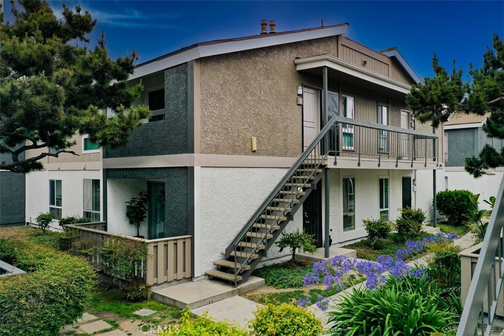 2841 S Fairview S E