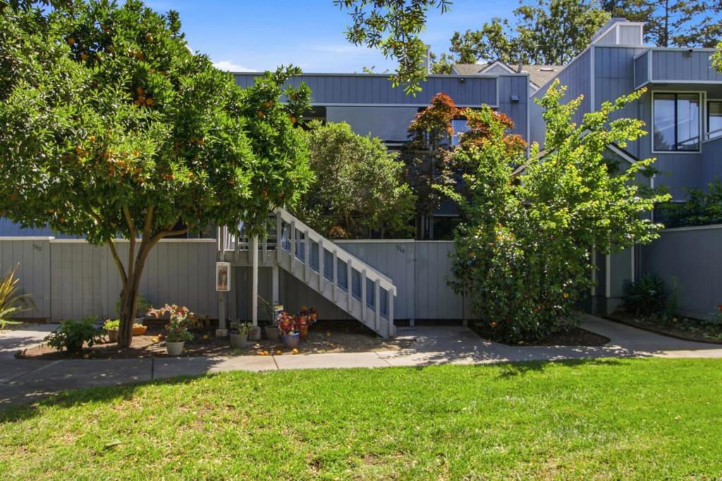 942 La Barbera Drive