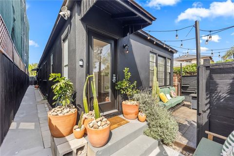 Photo of 425 Venice Way, Venice, CA 90291 (MLS # CV26055778)