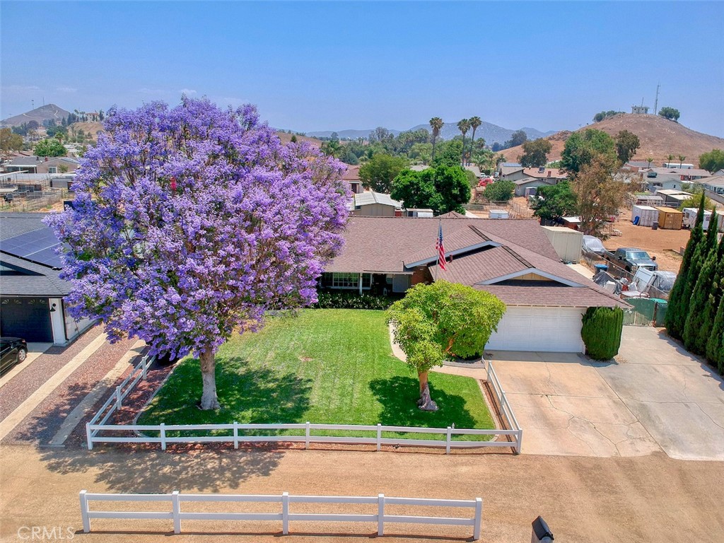 Iconic horse property located in The Bluffs at the heart of Norco. Charming ranch home highlighted by brick accents and lush landscaping. Recently updated kitchen has white cabinets, quartz counters and emphasized by travertine tile backsplash. Double oven and 5 burner gas stove is a gourmet chefs dream. Additional cabinets make storage in the kitchen a breeze. Expansive family room features a wood burning stone fireplace and plenty of space to spread out. Your new backyard has endless possibilities for enjoying the SoCAL weather. A large covered patio for entertaining opens to a garden, spacious lawn, and horse stables for horse back riding. The barn offers 4 stalls, with 6 foot stud rail corrals with an attached enclosed tack shed.
The property is sided by two horse trails for easy access. Side driveway extends back to the barn and allows for RV or boat parking. Situated between the 91 and 15 freeways you feel rural but very close to shopping, entertainment, schools and services. Please call for a private tour of this beautiful home.