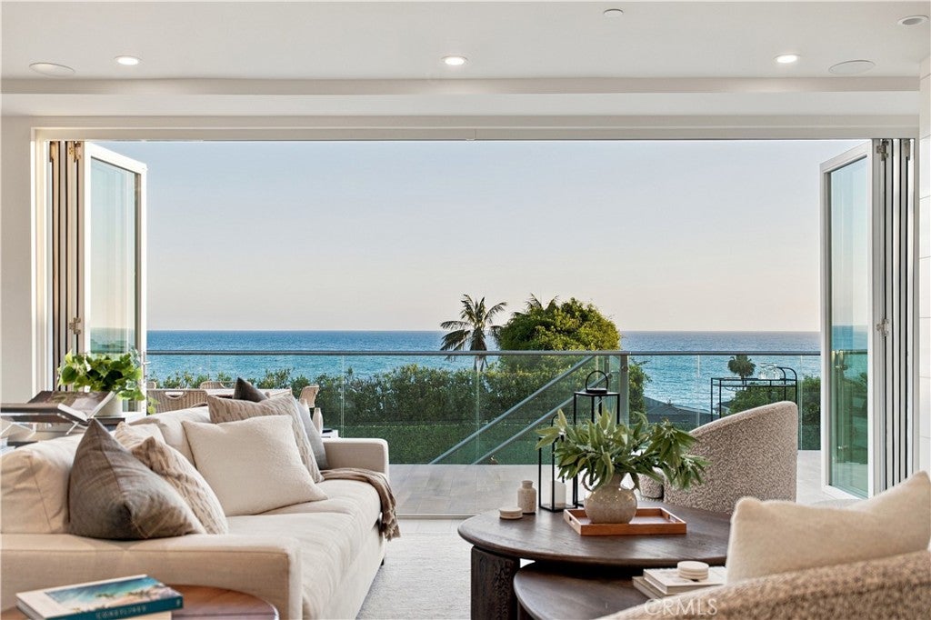 1369 N Coast Highway