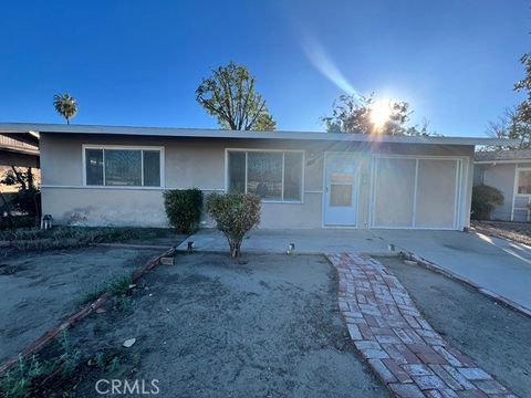 Photo of 810 Felipe Pl, Hemet, CA 92543 (MLS # IV25248635)
