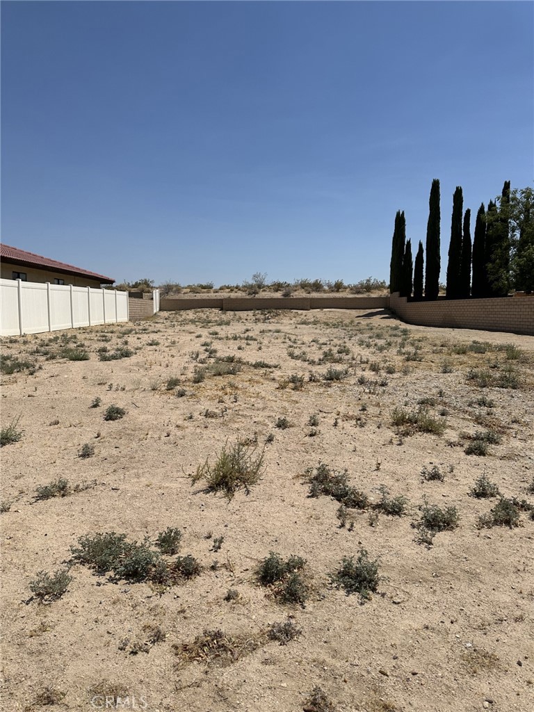 Take a look at this lost. 9000 sq ft. This vacant lot offers potential for its future inhabitants. Located close to schools, stores, and the post office. The HOA offers fishing, golf, a dog park, bocce ball courts, a community swimming pool, banquet room, and so much more. Transform this lot into your future home.Silver Lakes is a private community between Victorville and Barstow. Low monthly HOA dues include use of all of the amenities including a 27 hole championship Ted Robinson design Golf Course, Tennis courts, Bocce ball courts, Pickle Ball courts, gorgeous Clubhouse, Library, Olympic sized swimming pool, Gym, RV Park and storage, Equestrian facilities so you can stable your horses, Beach and boat launch, two beautiful lakes for fishing boating, kayaking, paddle boarding, and even windsurfing! Silver Lakes is a PUD and the monthly dues are $224.