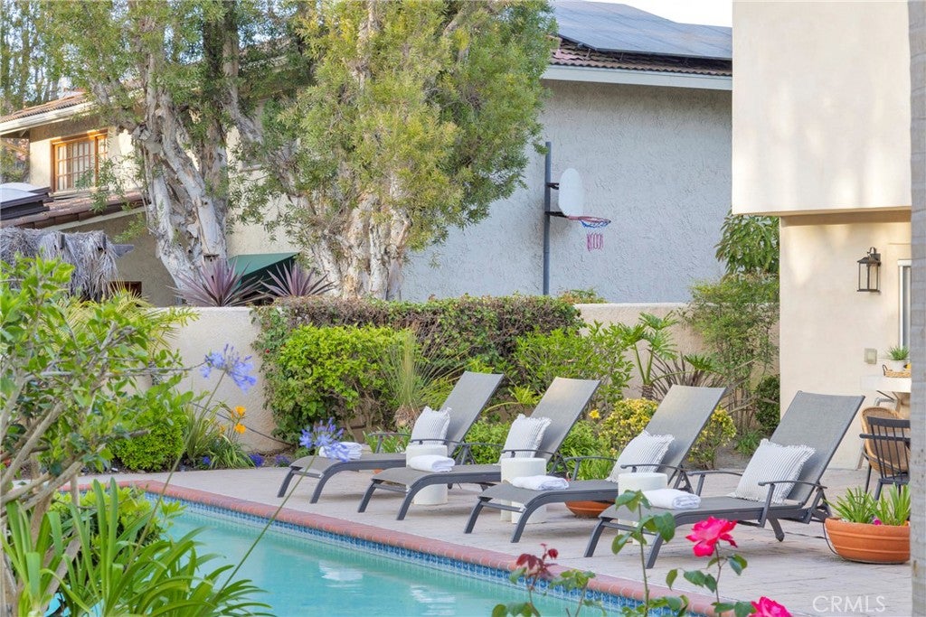 701 Pepper Tree
