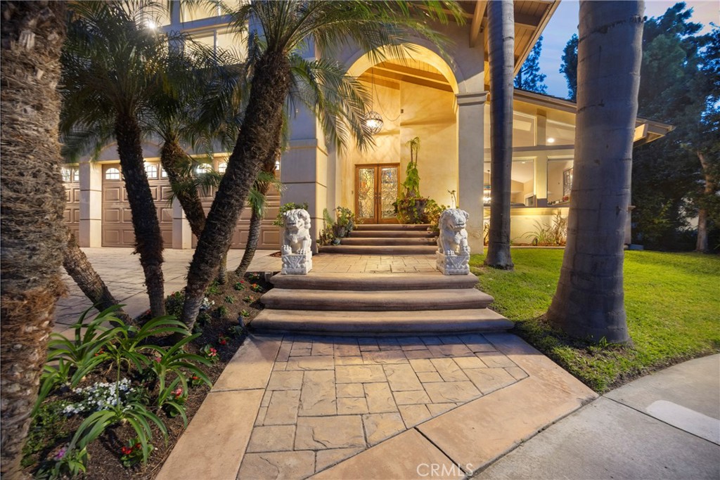 701 Pepper Tree