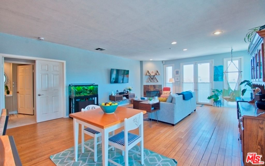 listing image 130720004402813241719