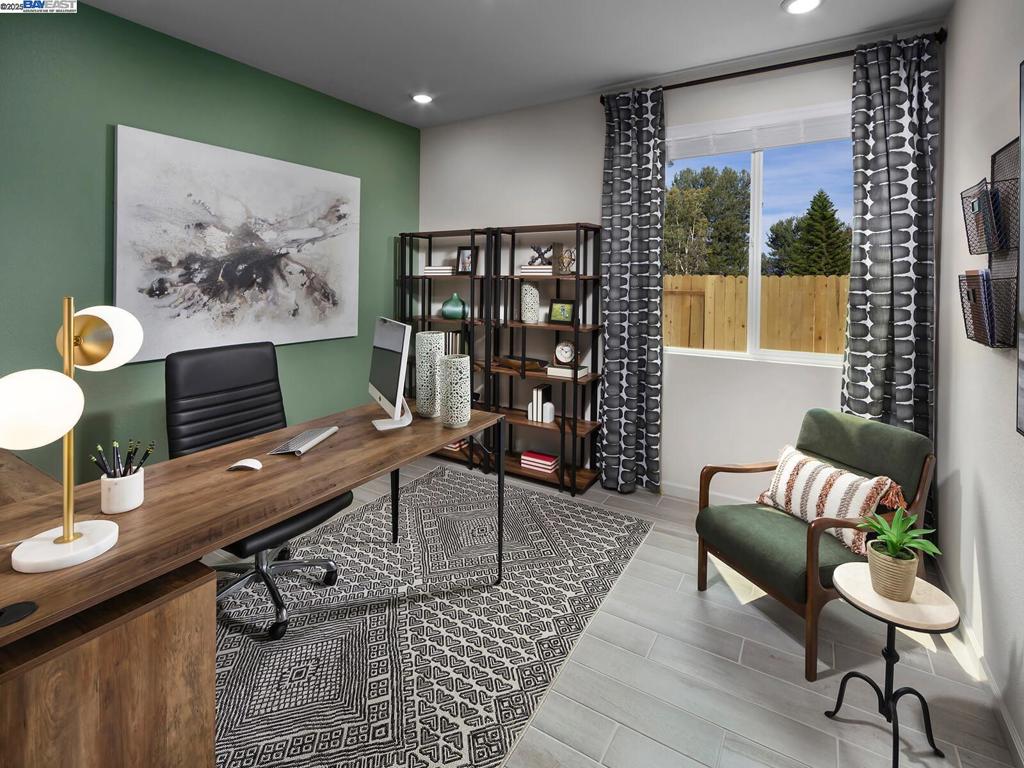 DEER VALLEY RD - Residential