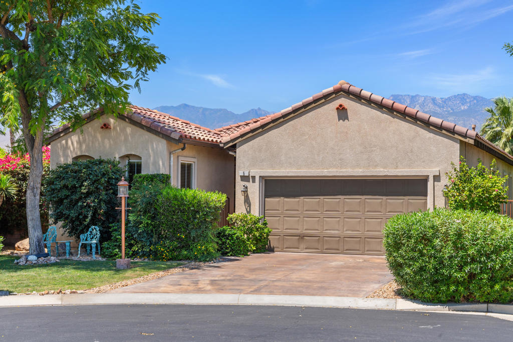5 Lake Louise Court