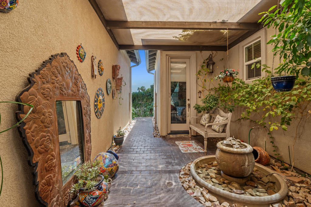 5 Lake Louise Court