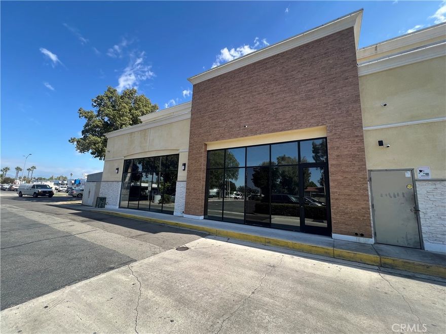 An exceptional opportunity to lease approximately 1,200 sq. ft. of highly versatile commercial space in a prime Anaheim location near the 91 Freeway and Euclid Street, directly across from Kaiser Permanente. This well-positioned unit is perfectly suited for a retail boutique, professional office, or event concept, and benefits from adjacency to two established dining establishments that generate steady customer traffic. The property features ample on-site parking and strong accessibility.