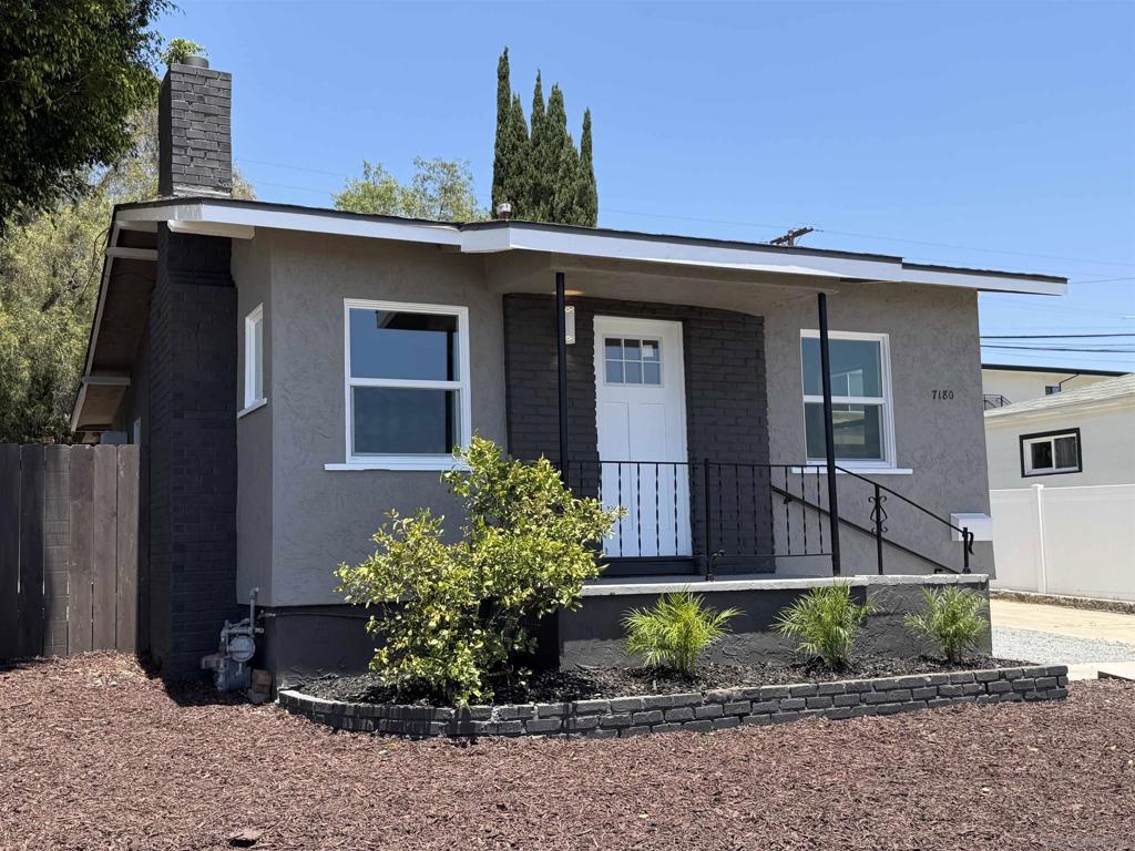 7180 82 Mohawk St