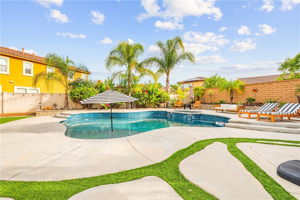 35059 KNOLLVIEW COURT