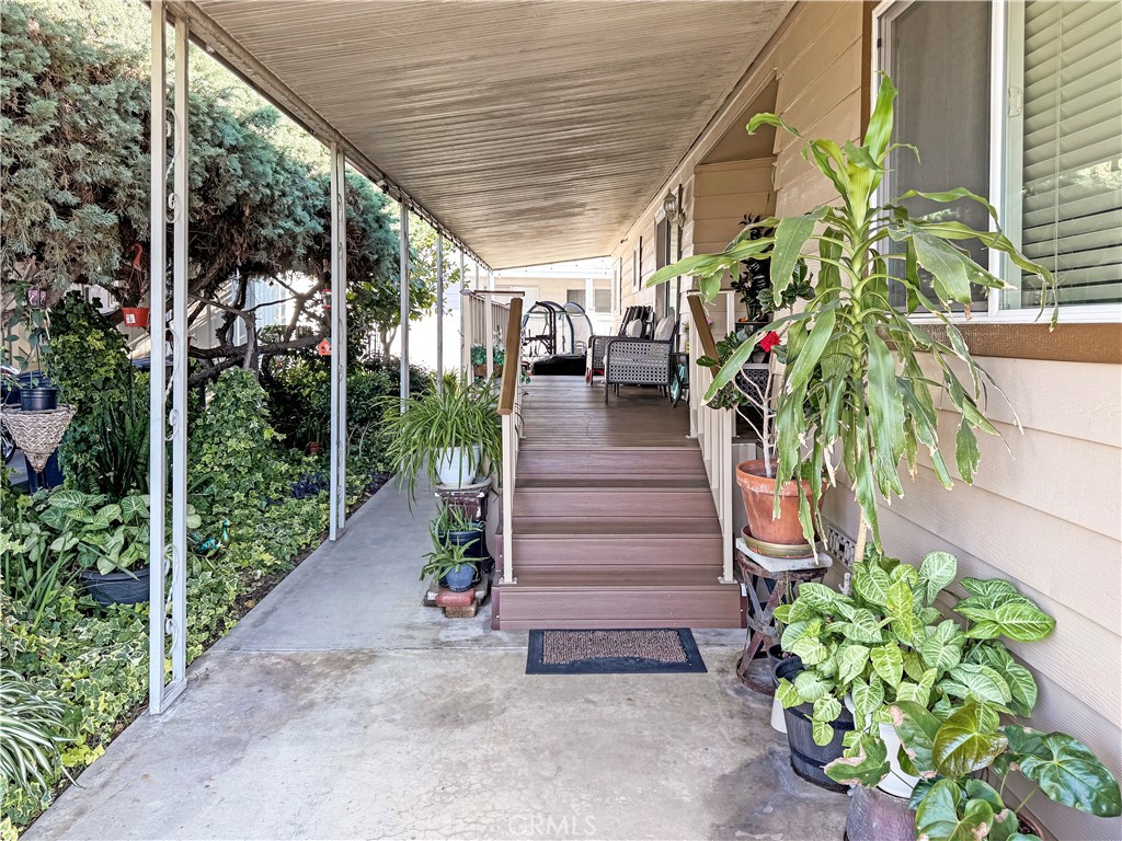 201 W Collins Avenue 73