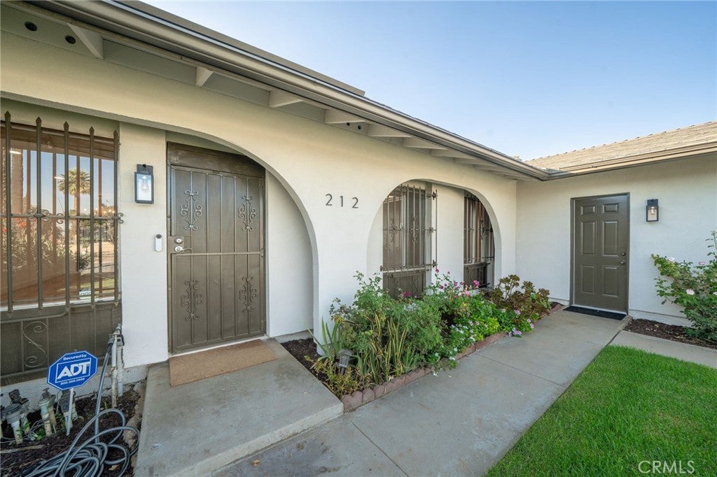 212 N Acacia Avenue