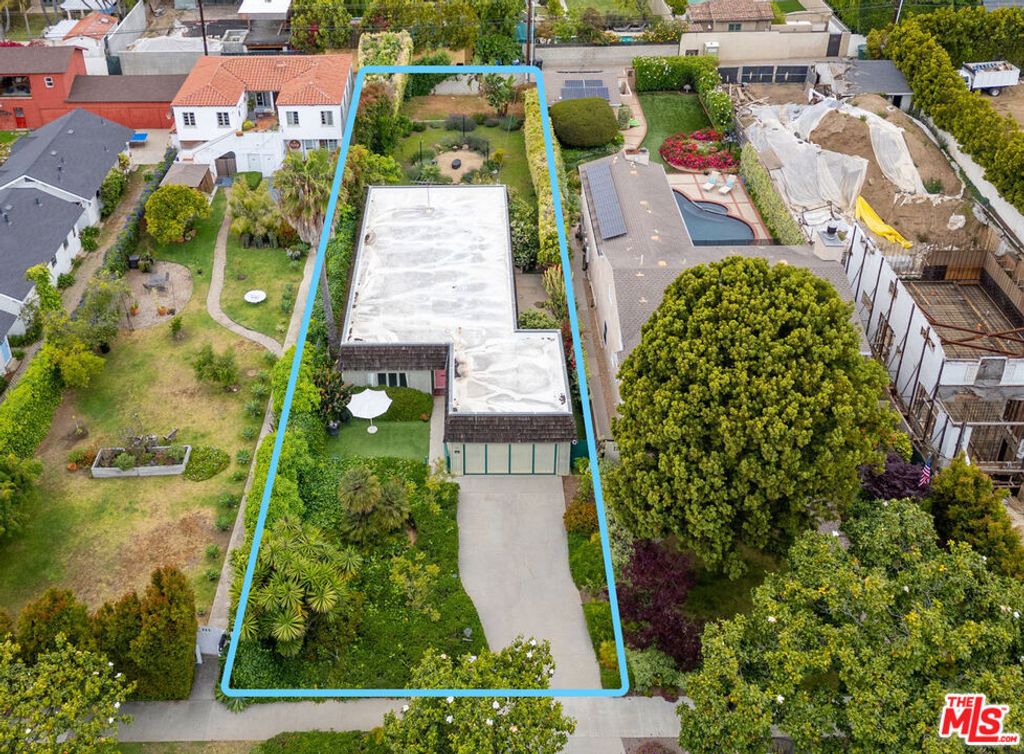 Photo of 227 Alta Avenue, Santa Monica, CA 90402 (MLS # 25588125)
