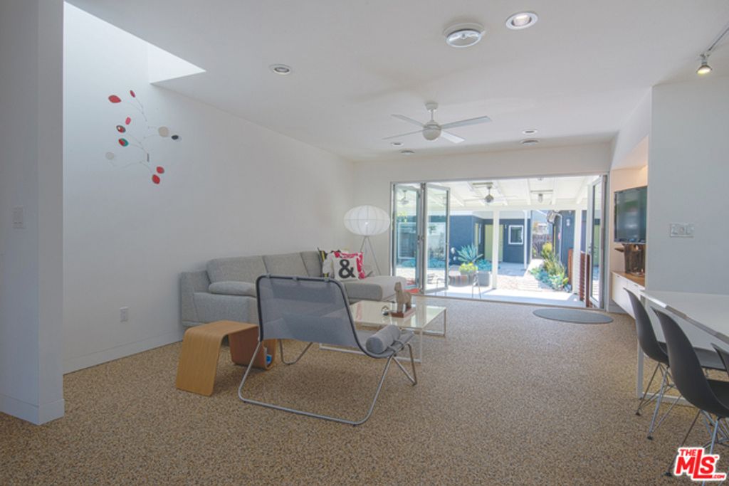 listing image 130727514633549832197