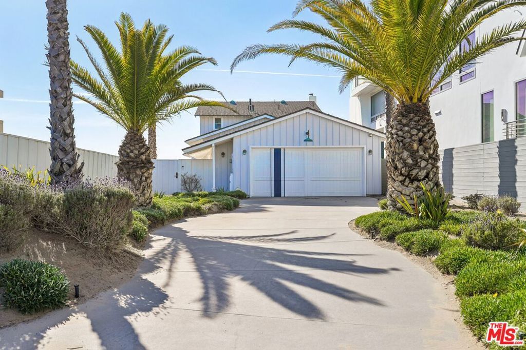 Photo of 1101 Capri Way, Oxnard, CA 93035 (MLS # 26673705)