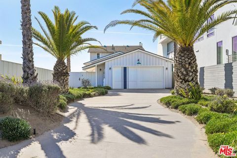 Photo of 1101 Capri Way, Oxnard, CA 93035 (MLS # 26673705)
