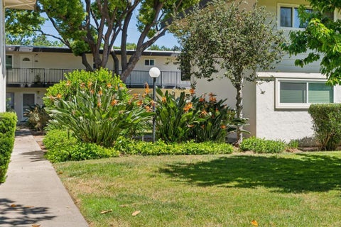 Tiny photo for 14225 Lora DR #21, Los Gatos, CA 95032 (MLS # ML82049682)