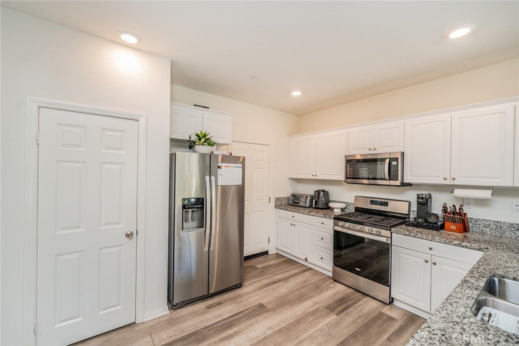 1617 Honeysuckle Place