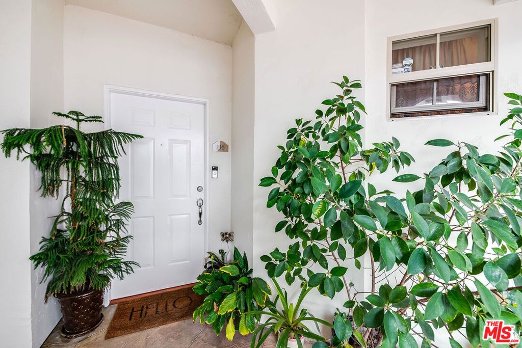 Photo of 12407 Moorpark Street #106, Studio City, CA 91604 (MLS # 26636359)