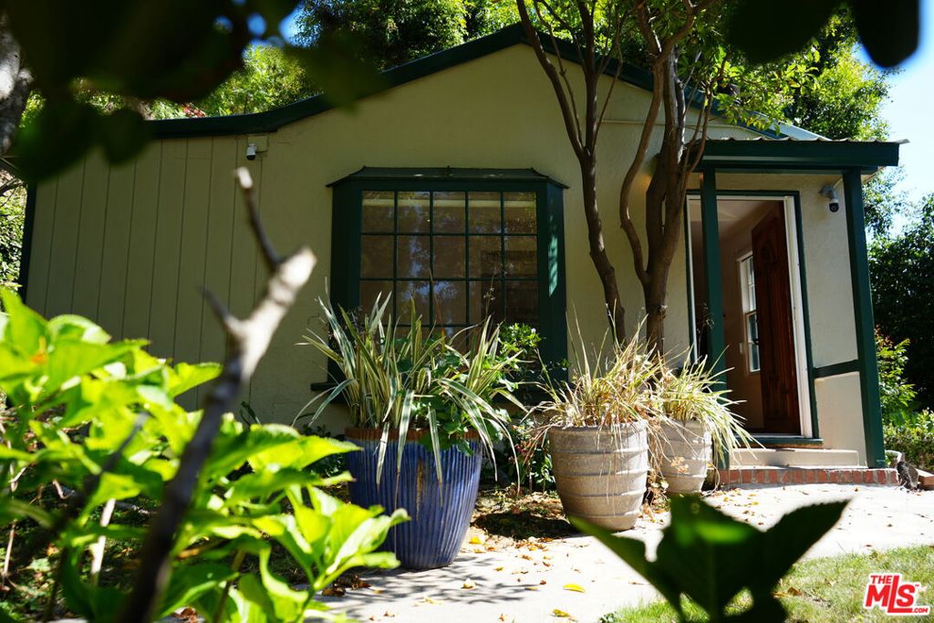 1418 Lindacrest Drive