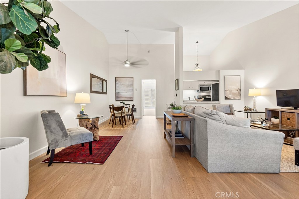 906 Camino Real 202
