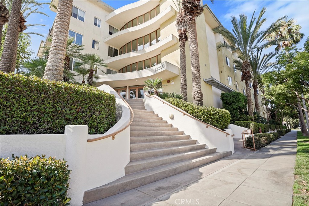 Welcome to this beautiful and spacious condo in the city of Playa Vista. This unit features 2 bed, 2 baths, and 1337 sqft of living space. Other features include in unit washer/dryer, TV, internet cable, and its own private balcony. This condo is on the 3rd floor of Crescent Walk Condos, which has a variety of amenities include a pool, spa, gym, clubhouse, tennis court/sport, and courtyard. The amenities are located across the street of the building at The CenterPointe Club. In regards to parking, there are 2 assigned garage spaces for this unit: #152 and 153. There is a parking permit for guests. City areas that you are close by include Playa Del Rey, Marina Del Rey, and Venice Beach. You are also near LAX and Loyola Marymount University. Come and schedule a tour of this unit!