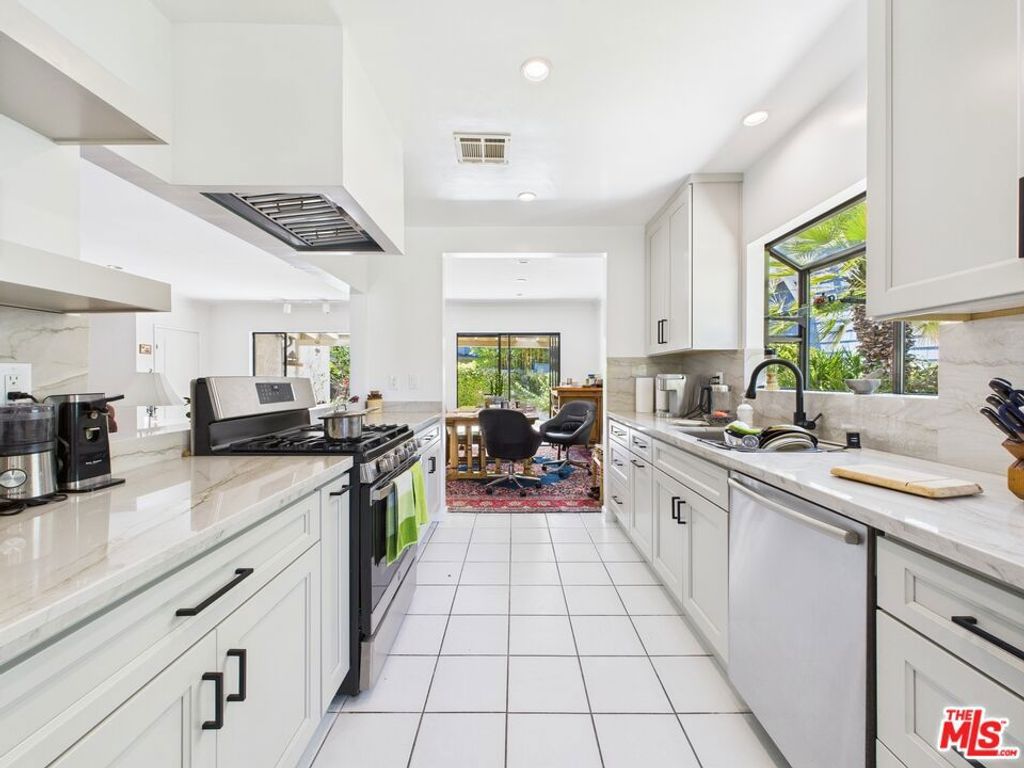 Photo of 7449 Kentwood Avenue, Los Angeles, CA 90045 (MLS # 26679955)