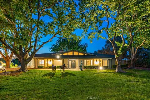 Photo of 2755 W Avenue Ave N, Palmdale, CA 93551 (MLS # SR26023399)