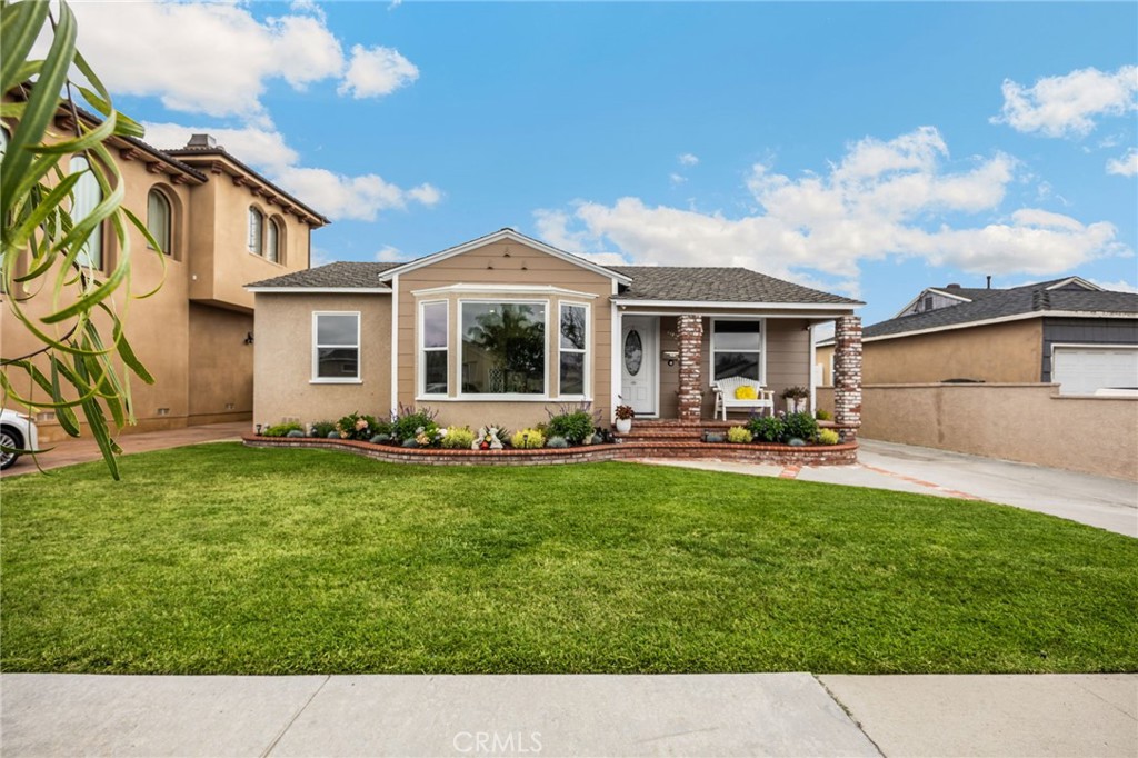 3926 Centralia