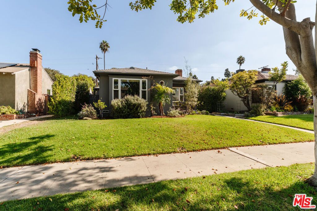 Photo of 5116 Pickford Way, Culver City, CA 90230 (MLS # 25602979)