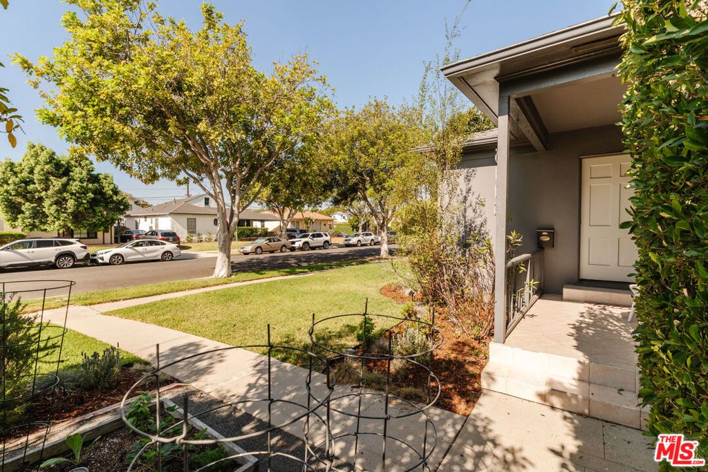 Photo of 5116 Pickford Way, Culver City, CA 90230 (MLS # 25602979)