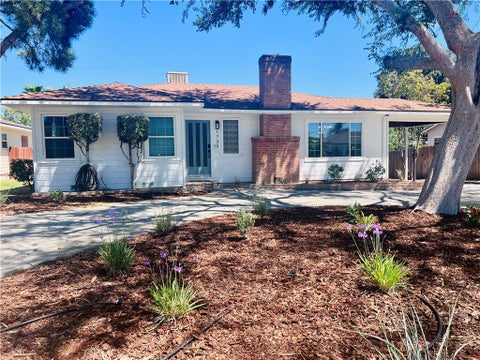 Photo of 1735 Los Robles Drive, Bakersfield, CA 93306 (MLS # SR26141835)