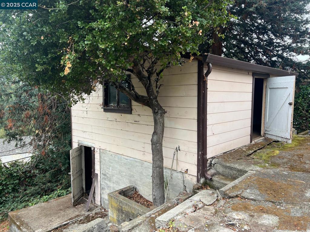 EASTMONT - Residential