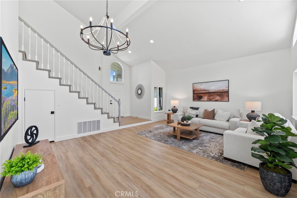41442 Avenida De La Reina
