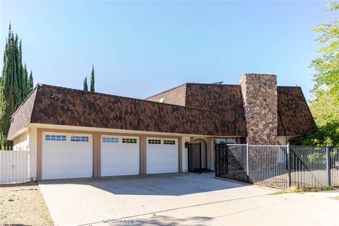 Photo of 310 Susan Court, Palmdale, CA 93551 (MLS # SR25247932)