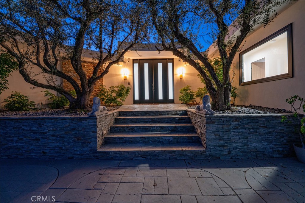 8045 Mulholland Drive