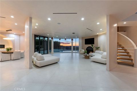 Photo of 8045 Mulholland Drive, Los Angeles, CA 90046 (MLS # SR26097856)