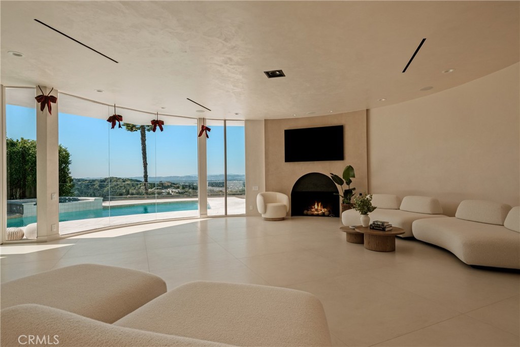 8045 Mulholland Drive