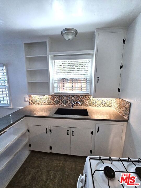 2 BEDROOM / 1 BATH Vintage 1940s Westwood apartment in a 5-unit, gated complex. With 4 exposures, it feels like a house. Spacious eat-in country kitchen, featuring new quartz counters and custom Malibu-style tile backsplash, refrigerator and gas range. AC units in bedrooms. Hardwood floors. New blinds. Access to outdoor common area patio space. Laundry room on site with PayRange machines (pay with the app or with coins). Very walk-able neighborhood. Convenient location close to Century City, Beverly Hills, U.C.L.A., Westwood Village,Santa Monica and Culver City. Good value for Westwood. Street parking (non-permitted area). WE ARE HAPPY TO MAKE REASONABLE ACCOMMODATIONS FOR ALL APPLICANTS WITH DISABILITY UPON REQUEST. YOU CAN MAKE YOUR UNIT DISABILITY ACCESSIBLE UPON REQUEST. PLEASE DO NOT DISTURB THE RESIDENTS OF THE BUILDING. AGENTS: For showing information, please see Private Remarks.