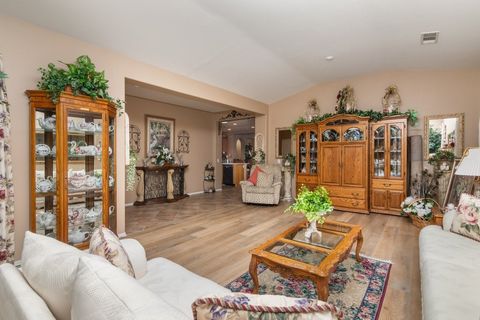 Tiny photo for 26101 Shady Brook Cir, Murrieta, CA 92563 (MLS # SW26083220)