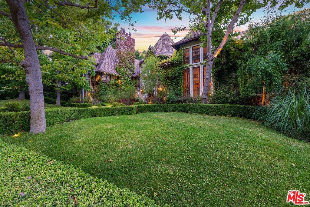Photo of 1460 Moraga Drive, Los Angeles, CA 90049 (MLS # 25586503)